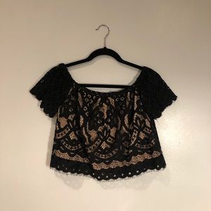Lacy En Creme Crop Top